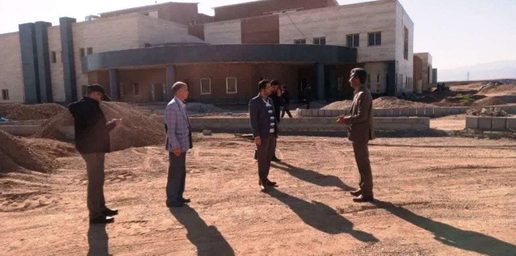 بازدید معاون عمرانی فرمانداری از بیمارستان در حال ساخت بشرویه
