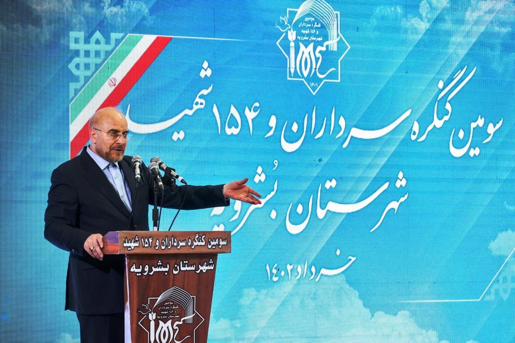 دشمنی که جرأت فشار نظامی به ما را ندارد، بر نقطه ضعف ما در اقتصاد فشار می‌آورد