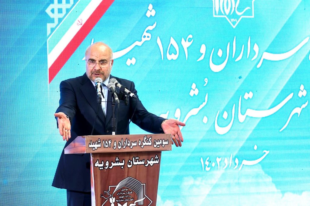 دفاع مقدس، با مفهوم جهاد و مجاهدت باعث تغییر باورهای مردم و حضور آنها در صحنه شد