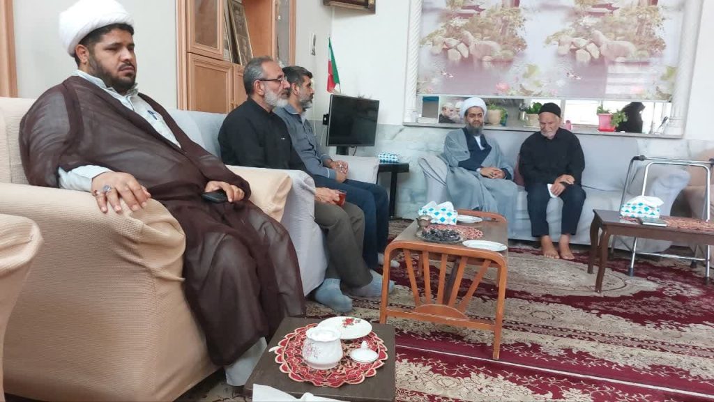 حضور امام جمعه بشرویه در منزل پدر شهیدان طاوسی