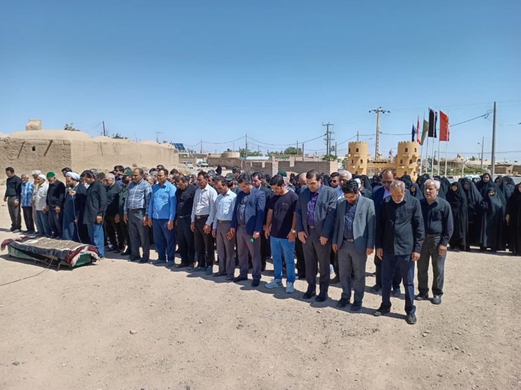تصاویری از مراسم خاکسپاری و تشییع پیکر مادر شهید زواریان