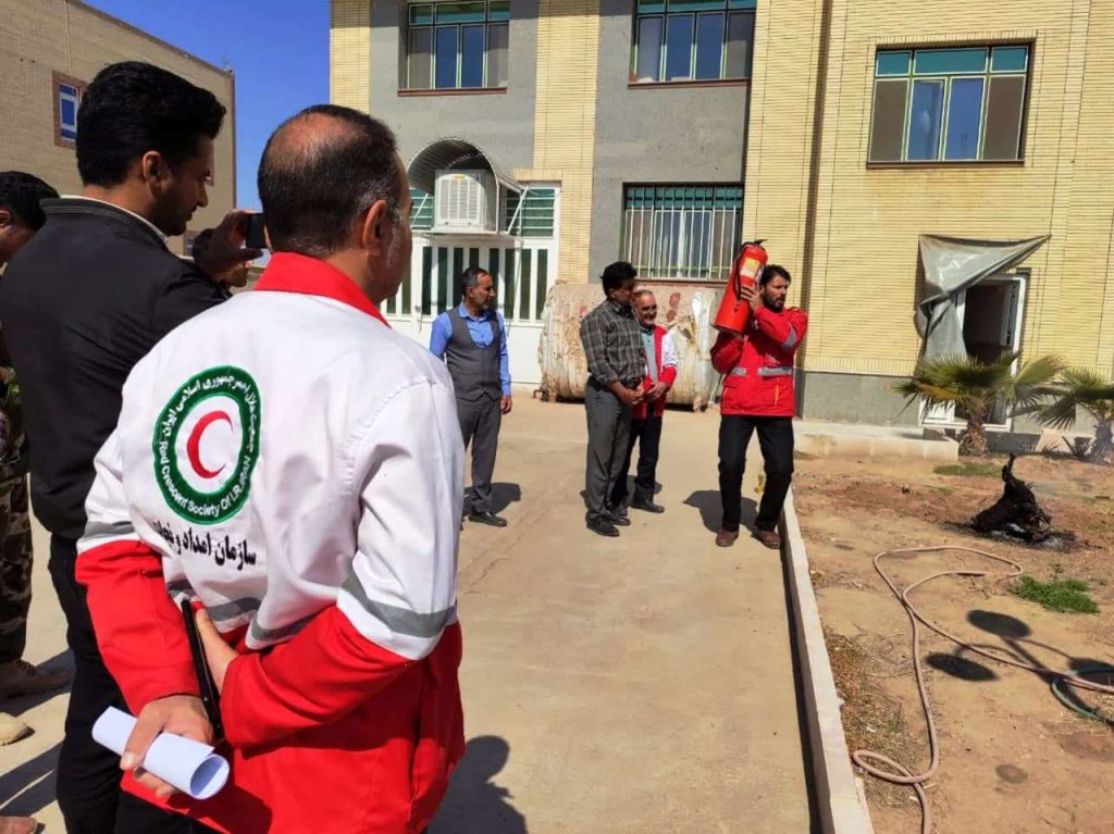 مانور خروج ایمن در حوادث آتش سوزی توسط هلال احمر شهرستان بشرویه